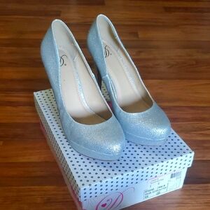 Delicious Size 9 Heels
